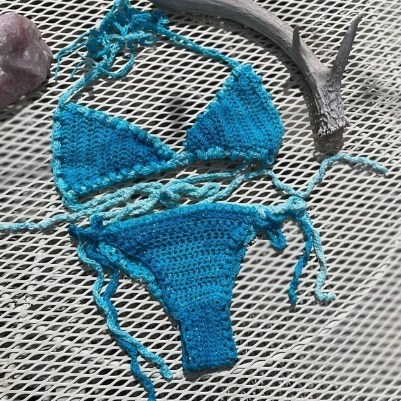 SPARKLING BLUE CROCHETED BIKINI - Picture 10 of 11